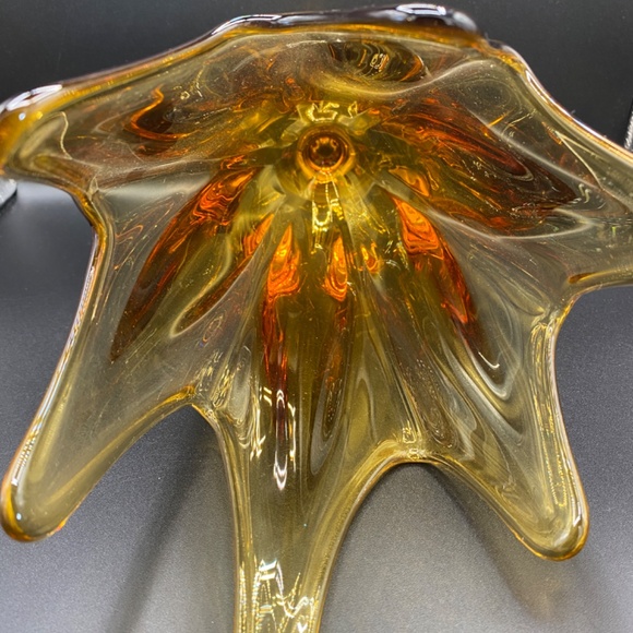 Viking Glass handkerchief vase, 6 point, molded foot, hand blown. MCM  VTG 1950s - Picture 3 of 6